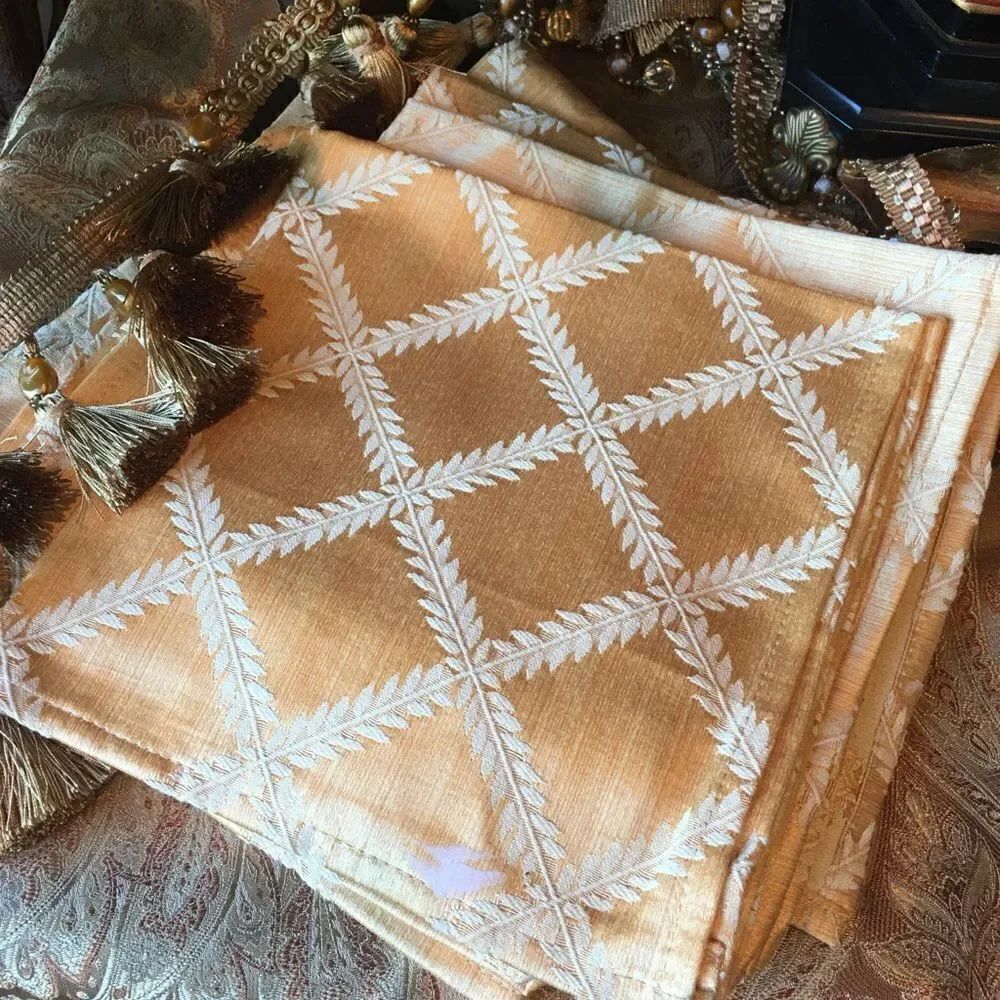 DIAMOND GOLD Dinner Napkins!
